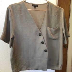 button textured crop top